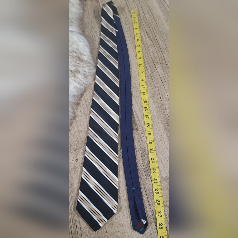 NWT Tommy Hilfiger 100% Silk Black &  Gold Diagnal Striped/solid tie  #1014 - Picture 5 of 5